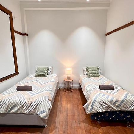 Charming Central Unit In Authentic Building Sydney Bagian luar foto
