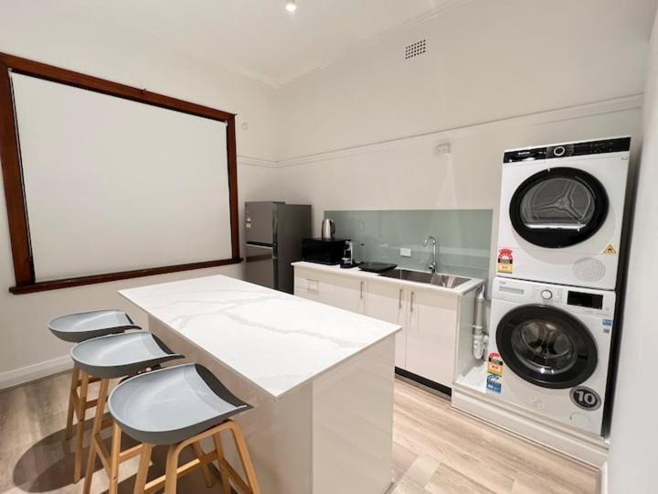 Charming Central Unit In Authentic Building Sydney Bagian luar foto
